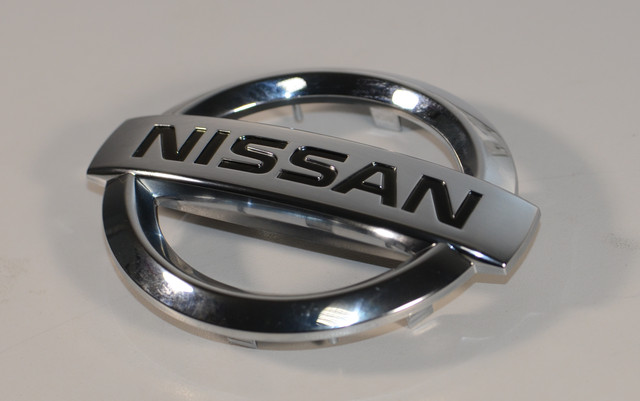 Знак решітки радіатора на Nissan Primastar (Nissan) — Nissan (Оригінал) - 62392-00QAB