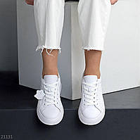 Модные белые кожаные женские кеды на утолщенной подошве, крутые кроссовки с перфорацией для девушек на весну
