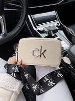 Женская сумка Calvin Klein (бежевая) стильная молодежная сумочка на длинном ремне AS501 house