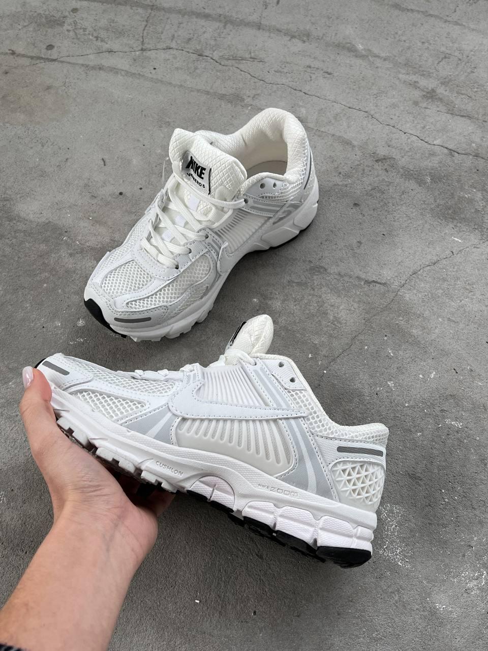 Чоловічі спортивні кросівки Nike VOMERO 5 White (білі) модні повсякденні кроси NK097 Найк vkross, фото 1