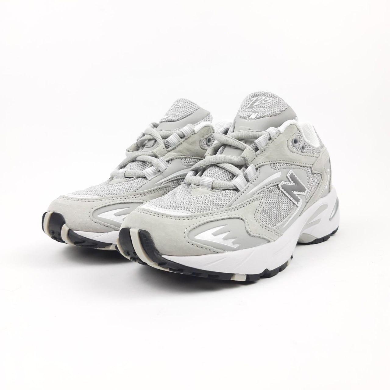Жіночі демісезонні кросівки New Balance 725 (сіро-білі) стильні спортивні кроси 20907 Нью Беленс vkross