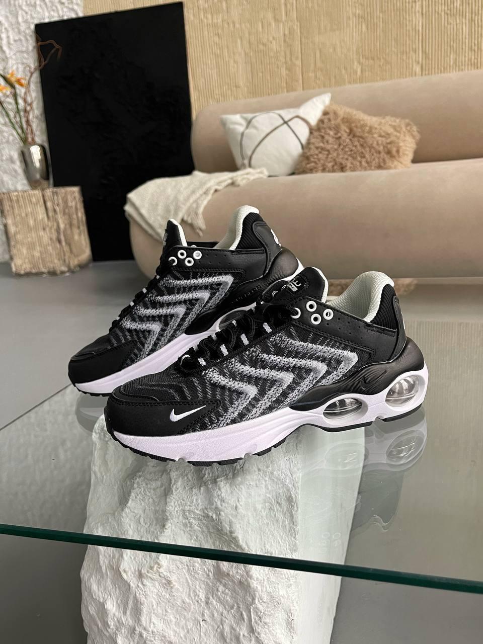 Чоловічі кросівки Nike Air Max TW Black/White (чорно-білі) стильні кросівки N00156 Найк vkross