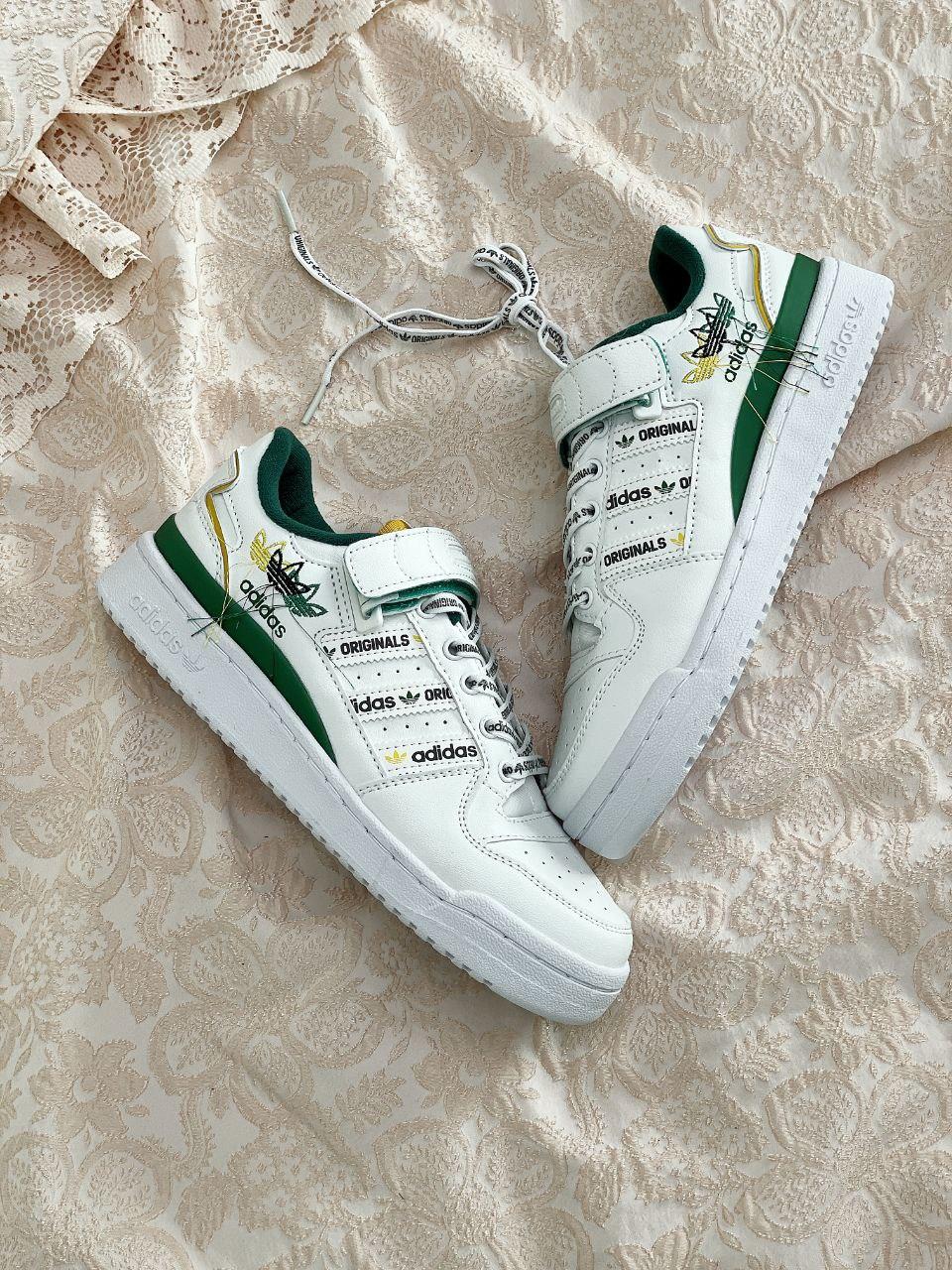 Жіночі демісезонні кросівки Adidas Forum (білі із зеленим) стильні повсякденні кроси 3616 Адідас vkross