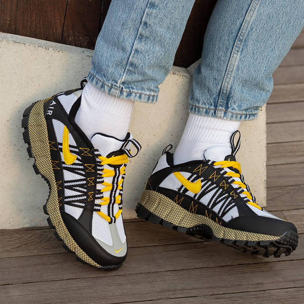 Nike air black yellow online