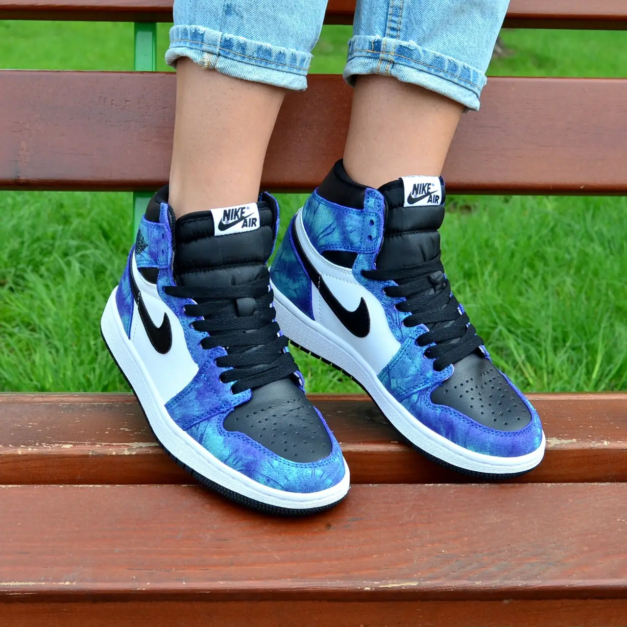 Женские кроссовки Nike Air Jordan 1 Retro High, Найк Еір Джордан 1 ретро хай чорні з синім з фіолетовим - фото 1 - id-p2179211340