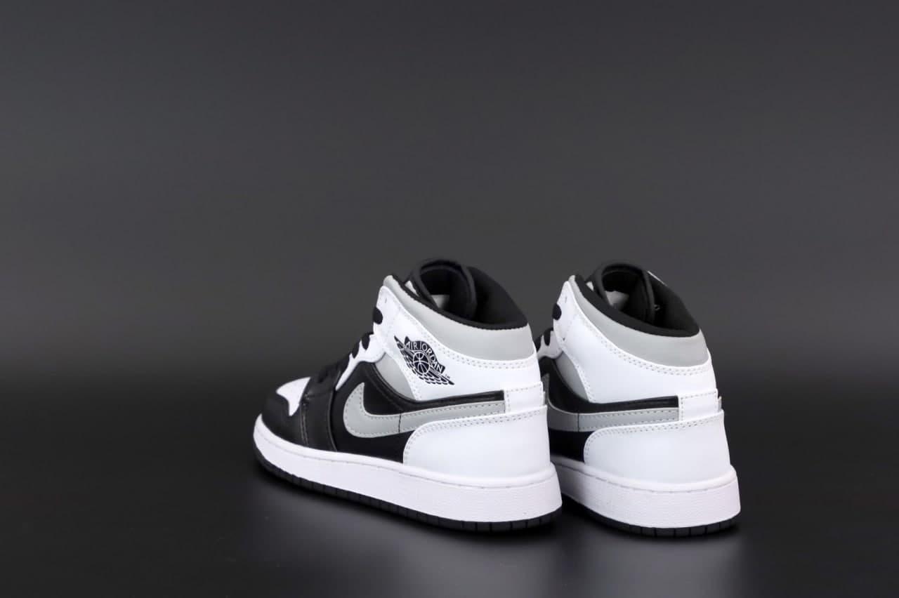 Женские кроссовки Nike Air Jordan 1 Retro High, Найк Эир Джордан 1 Ретро Хай черные с серым с белым - фото 4 - id-p2179229980