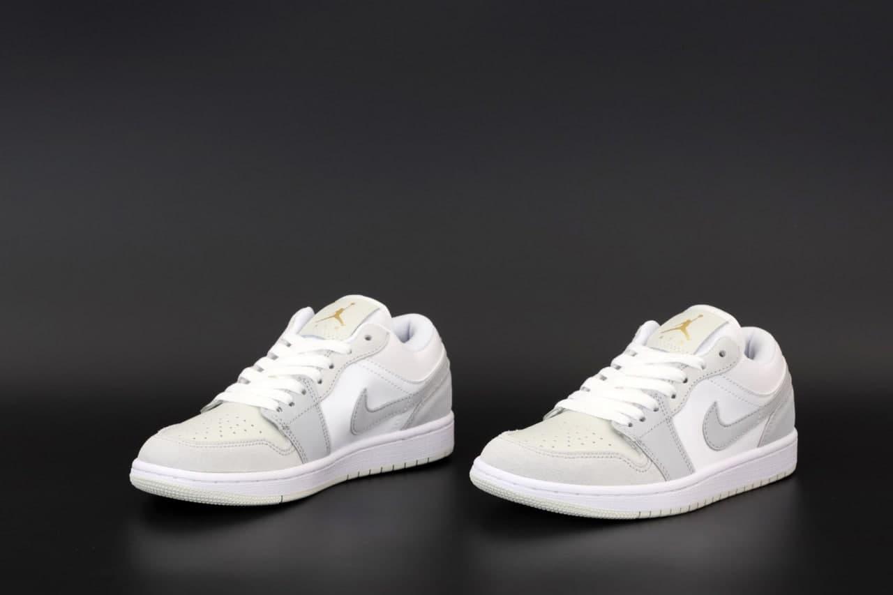 Женские кроссовки Nike Air Jordan 1 Retro Low, Найк Эир Джордан 1 ретро лов белые с серым - фото 1 - id-p2179229984