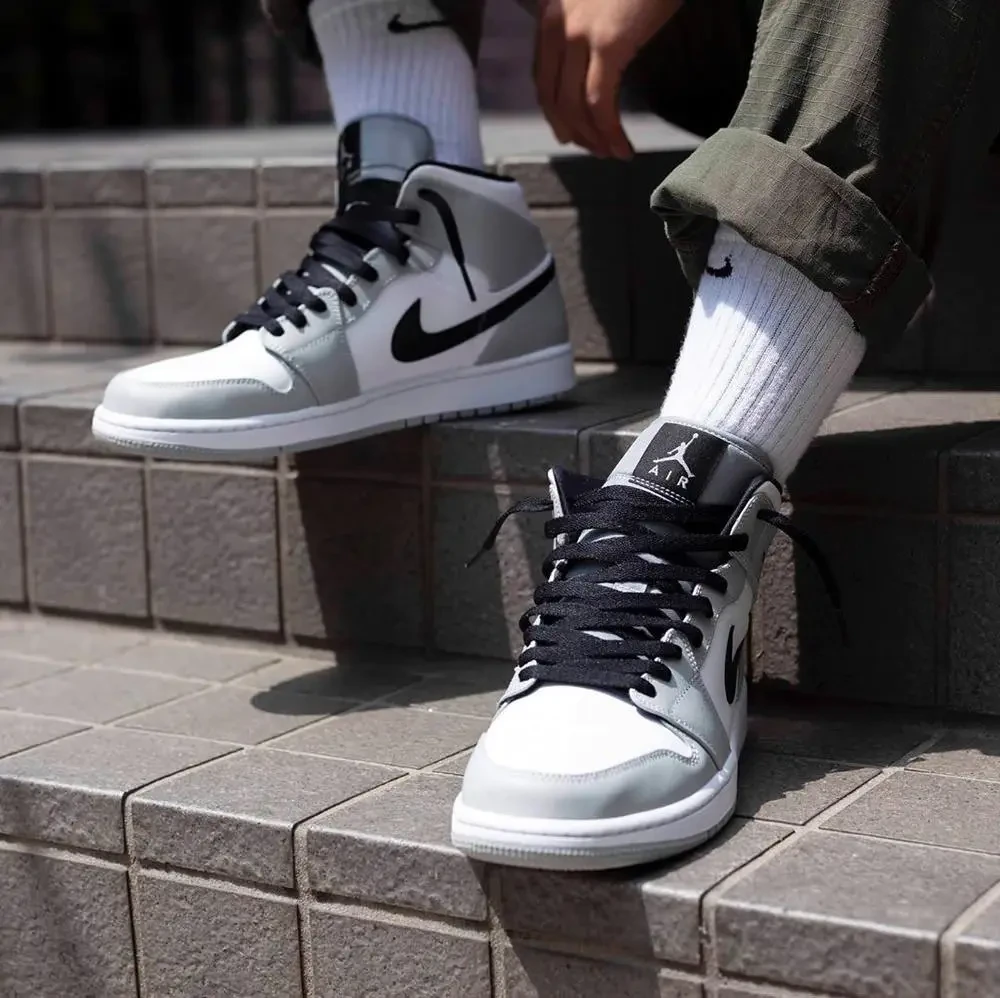 Мужские кроссовки Nike Air Jordan 1 Retro High, кожа, серый, белый, черный, Найк Еір Джордан 1 Ретро Хай - фото 1 - id-p2179250979