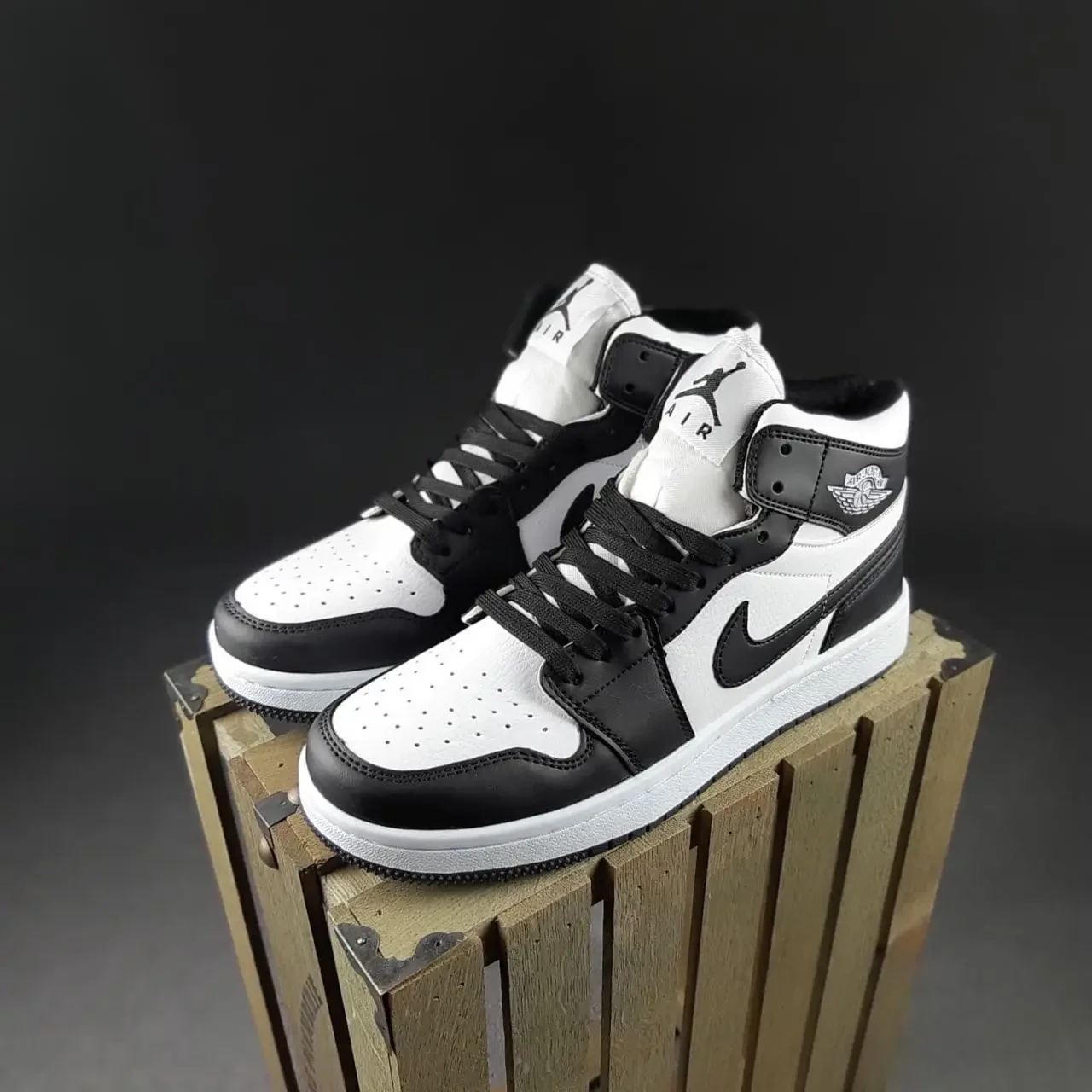 Мужские кроссовки Nike Air Jordan 1 Retro High, кожа, черно-белый, Вьетнам Найк Еір Джордан Ретро Хай - фото 1 - id-p2179250980