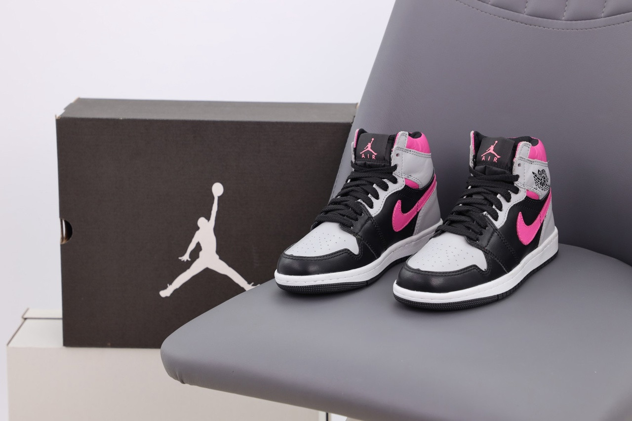 Женские кроссовки Nike Air Jordan 1 Retro High, кожа, серый, черный, розовый, Вьетнам 37 - фото 4 - id-p2179253972