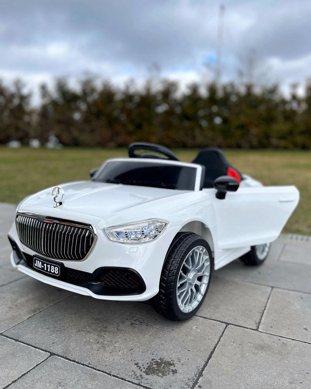 Дитячий електромобіль на акумуляторі Mercedes M 4864 з пультом радіокерування 3-8 років білий