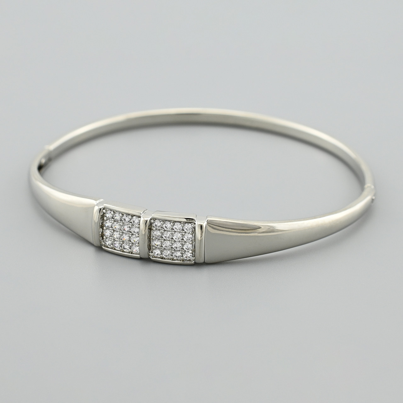 Жорсткий браслет Амадео 43164 ширина 8 мм білі фіаніти позолота Біле Золото довжина 15-18, фото 1