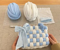 Набір для створення сумки своїми руками із трикотажного шнура біло/блакитна канва+пряжа