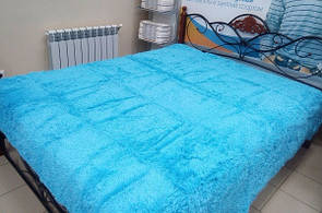 Хутряне бумбуковое покривало на ліжко Євро розміру East Comfort (блакитного кольору)