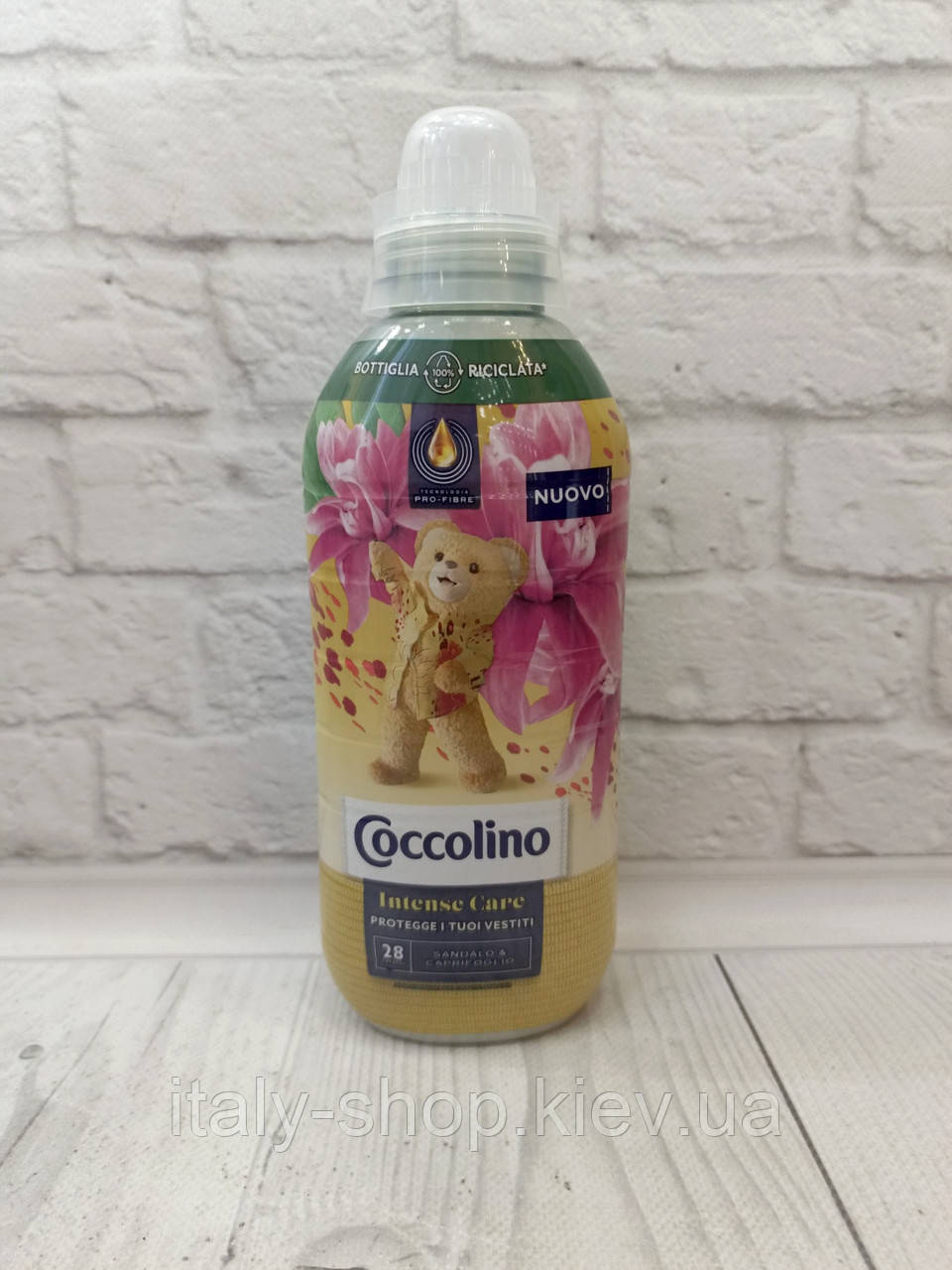 Кондиціонер для прання білизни Coccolino Intense Care Sandalo & Caprifoglio 645 мл 28 стирок Італія