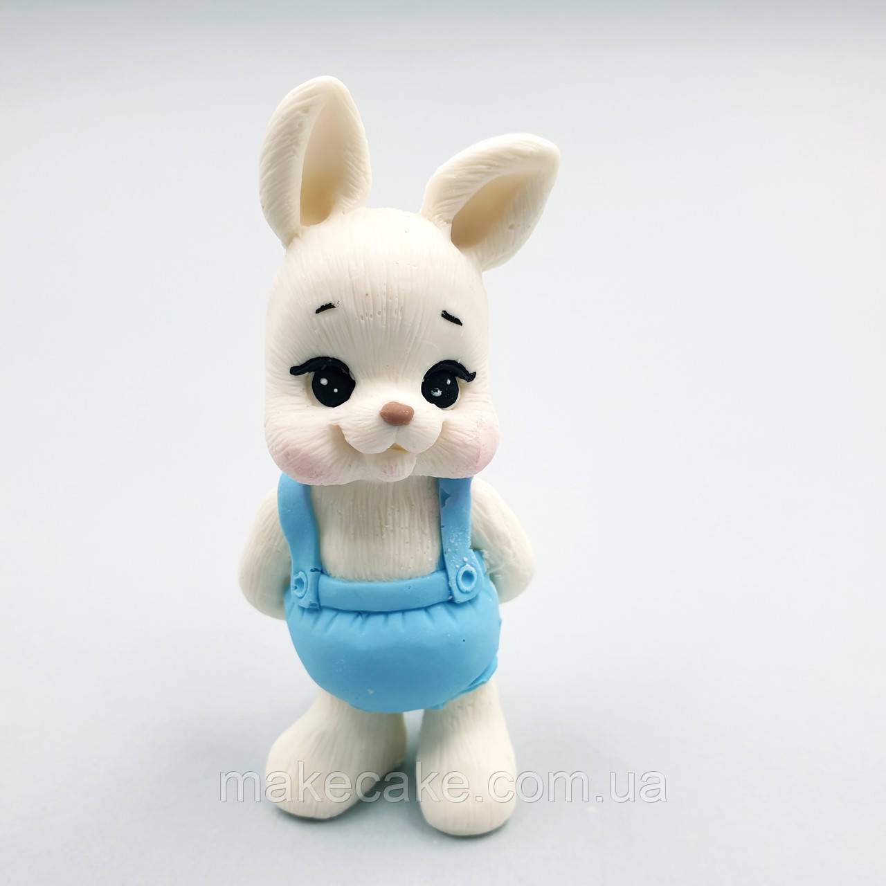 Шоколадна фігурка Зайчик у блакитних шортах, фото 1