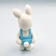 Шоколадна фігурка Зайчик у блакитних шортах, фото 2