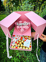 Подарунковий набір-шухляда зі смачними солодощами та трояндами для дівчини, мами, дружини на день народження