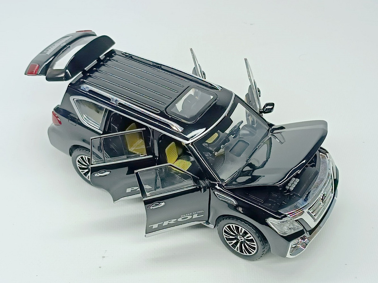 Машинка Автосвіт Nissan Patrol 1:24 чорний AP-1883-1