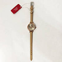 Стильні бежеві наручні годинники жіночі. З блискучим ремінцем. В чохлі. KI-105 модель 17477