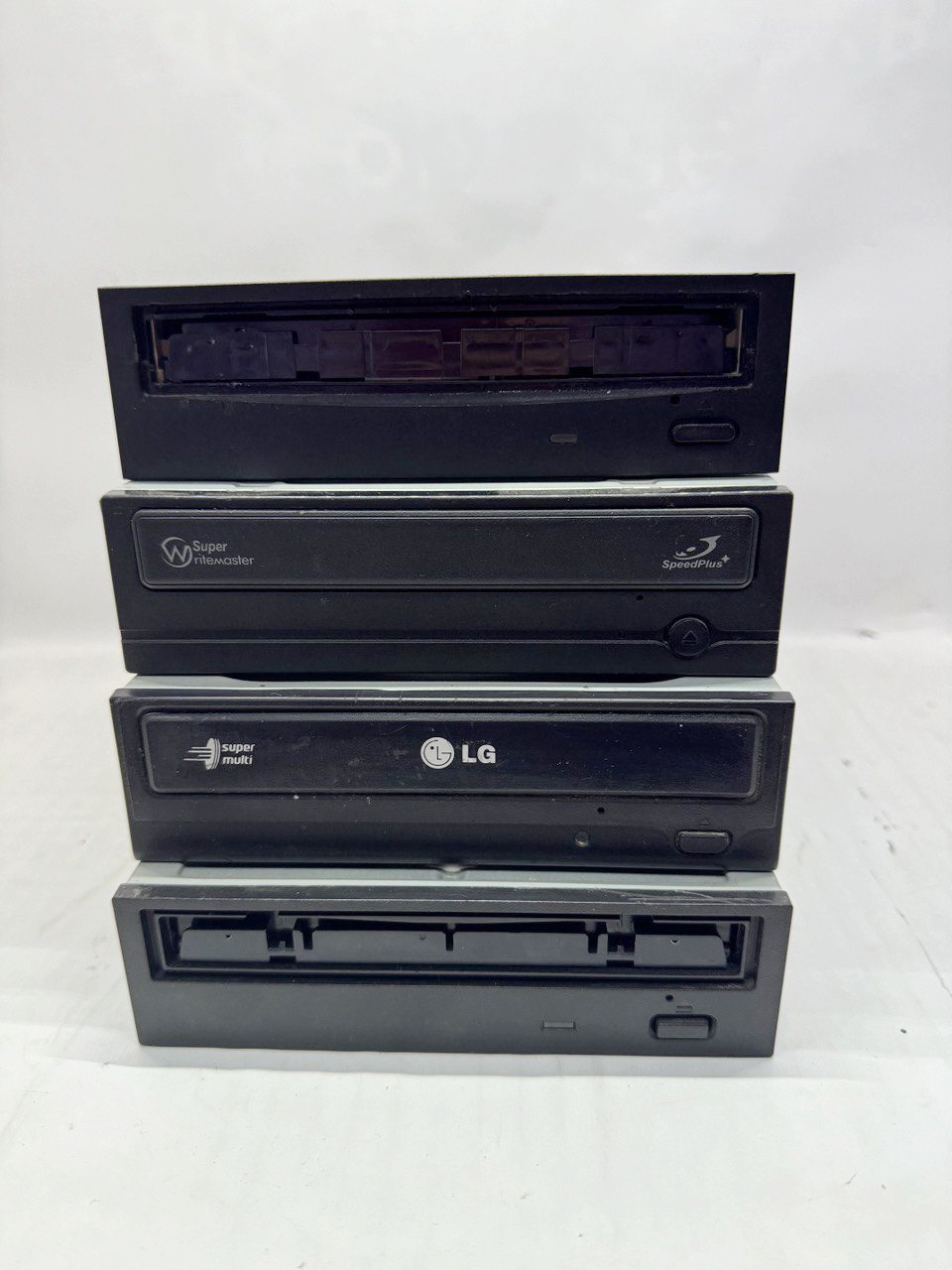 Лот приводи DVD-Rom sata Б/В