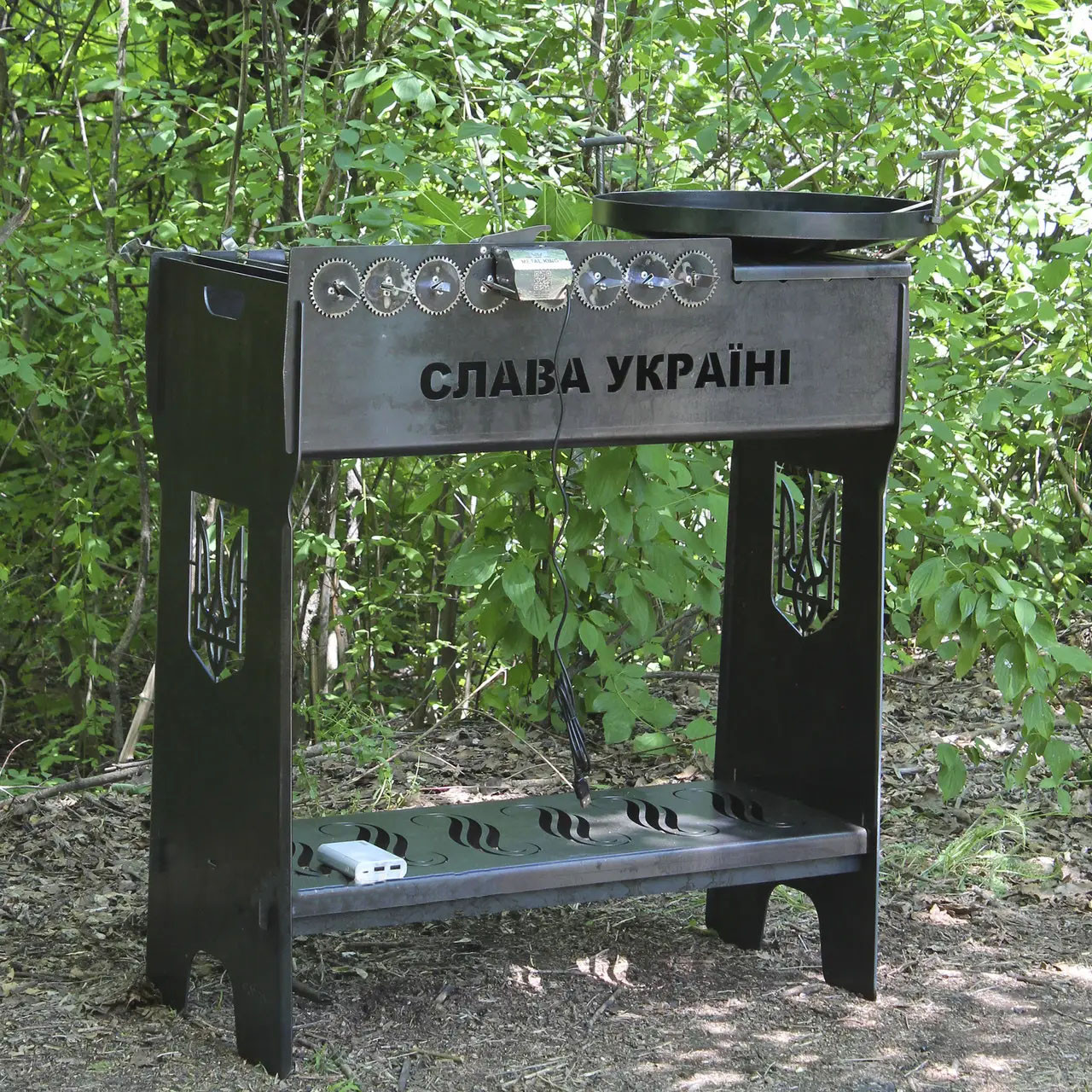 Мангальний комплекс: Мангал розбірний високий із вбудованою шашличницею на 8 шт + Сковорода 40 см із кришкою, фото 1