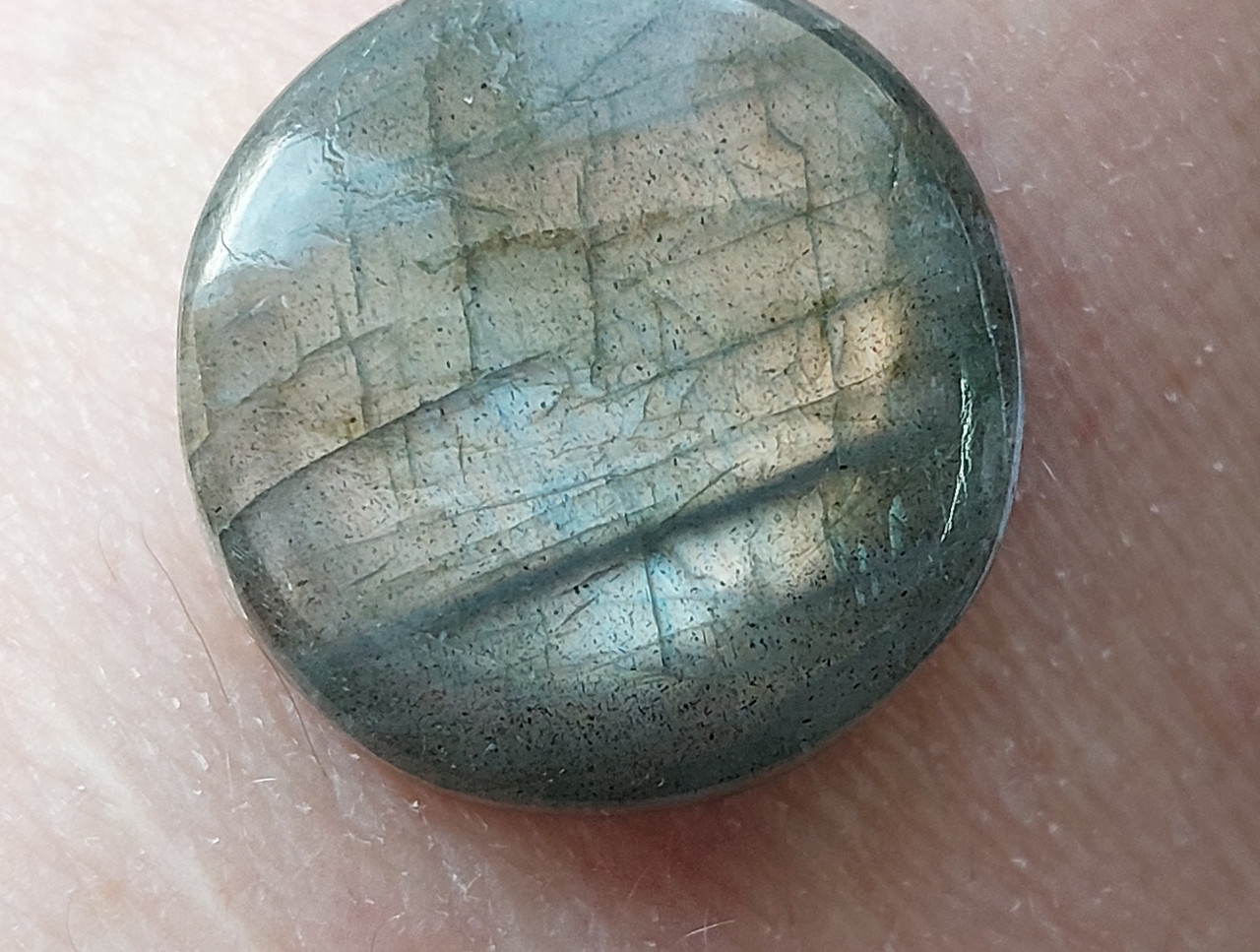 Лабрадорит 21.60 Ct 19.8 х 6.2 мм