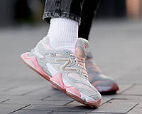 Женские замшевые кроссовки New Balance 9060 серые с розовыми вставками качественные