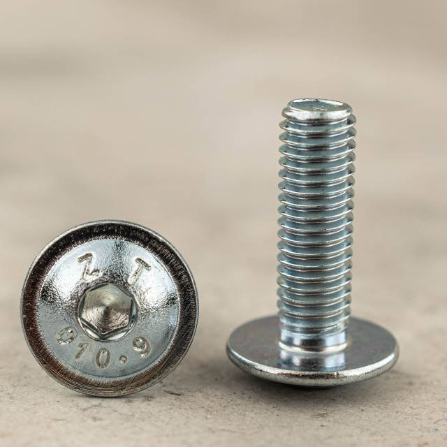 いそNo.6 Винт М5х16 10,9 ISO 7380-2 c полукруглой головкой с буртиком