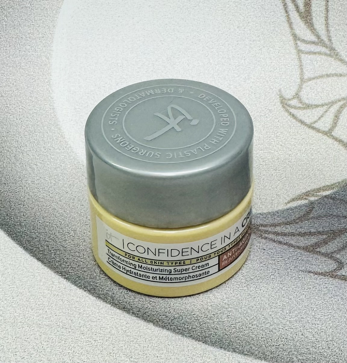 Антивіковий зволожуючий крем для обличчя IT Cosmetics Confidence In A Cream, фото 1