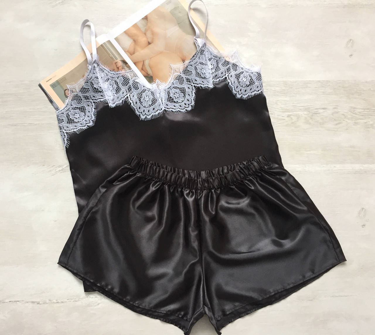 

Женская пижама атласная майка и шорты черная L