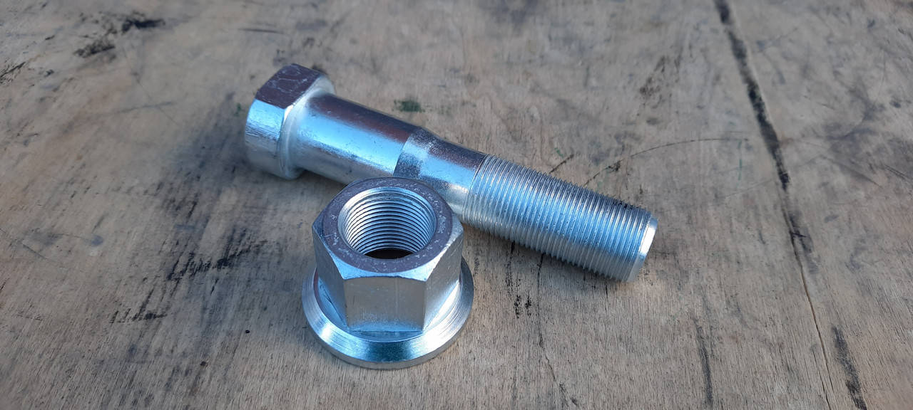 

54321-3104050 Болт колеса заднего МАЗ Евро М22*1,5 L=105 с гайкой (543213104050)