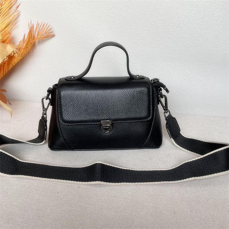 Шкіряна жіноча сумка трапеція з ручкою 9202-С72-КТ-4269 Чорна, фото 1