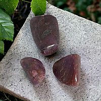 Натуральный Рубин 3 камня - драгоценный камень символ любви страсти и чувств