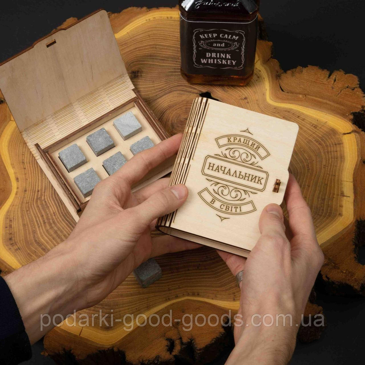 Камені для віскі "Кращий начальник у світі" 6 штук у подарунковій коробці, українська - фото 3 - id-p2180688194