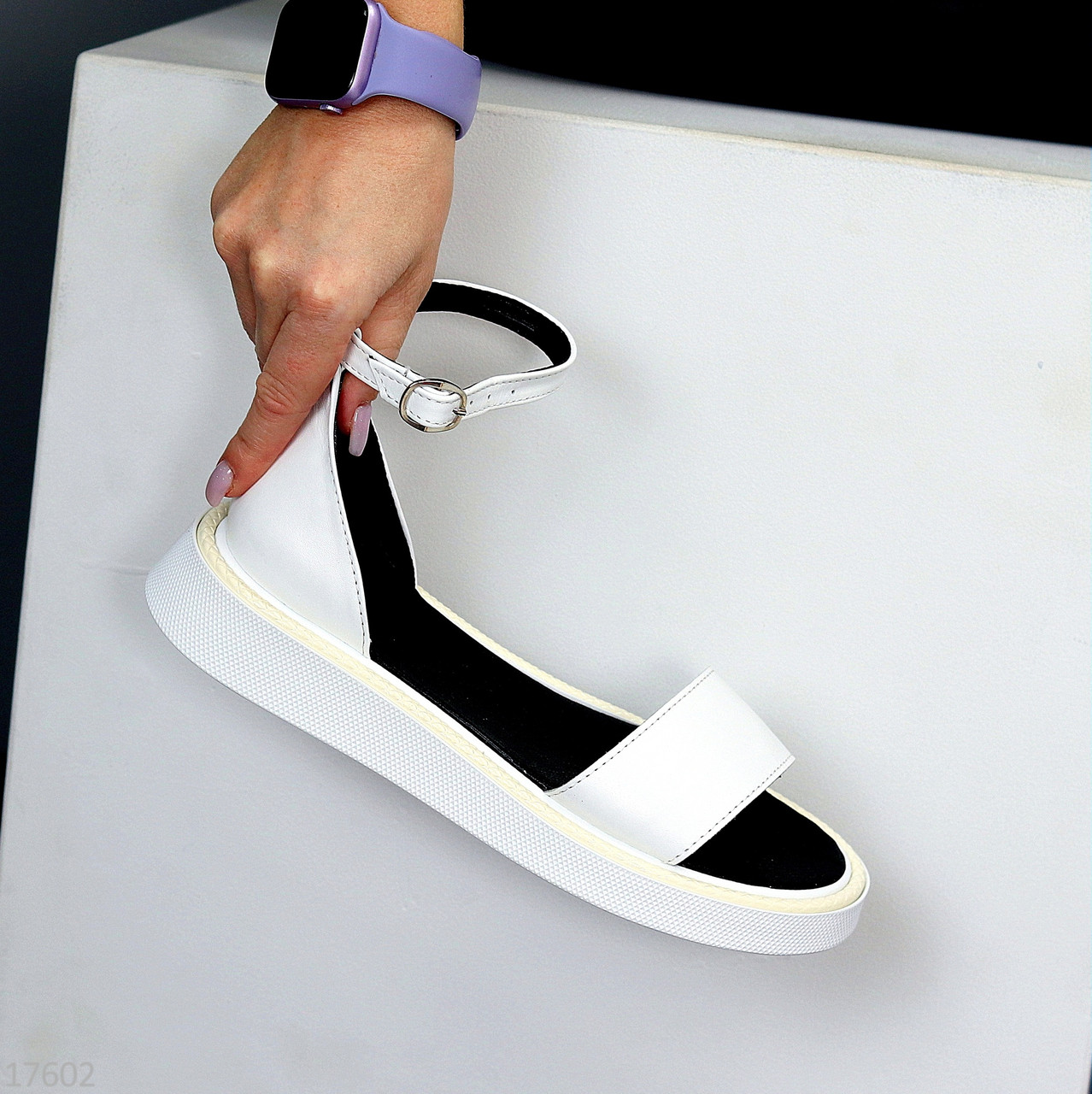 Білі закриті босоніжки жіночі на шлейці натуральна шкіра низький хід взуття жіноче