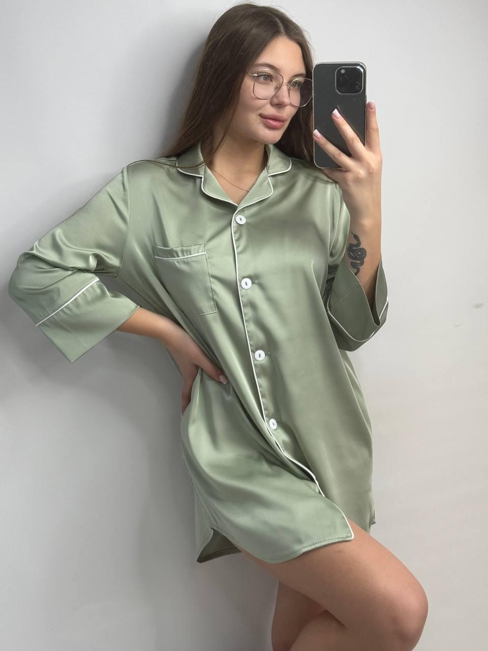 Шелковая рубашка размер М удлиненная оливковая, женская сатиновая рубашка на пуговицах для дома и отдыха - фото 1 - id-p2180821503