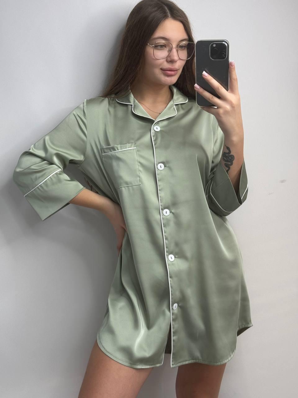 Шелковая рубашка размер М удлиненная оливковая, женская сатиновая рубашка на пуговицах для дома и отдыха - фото 4 - id-p2180821503