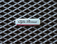 Шильдик с логотипом Alfa Romeo