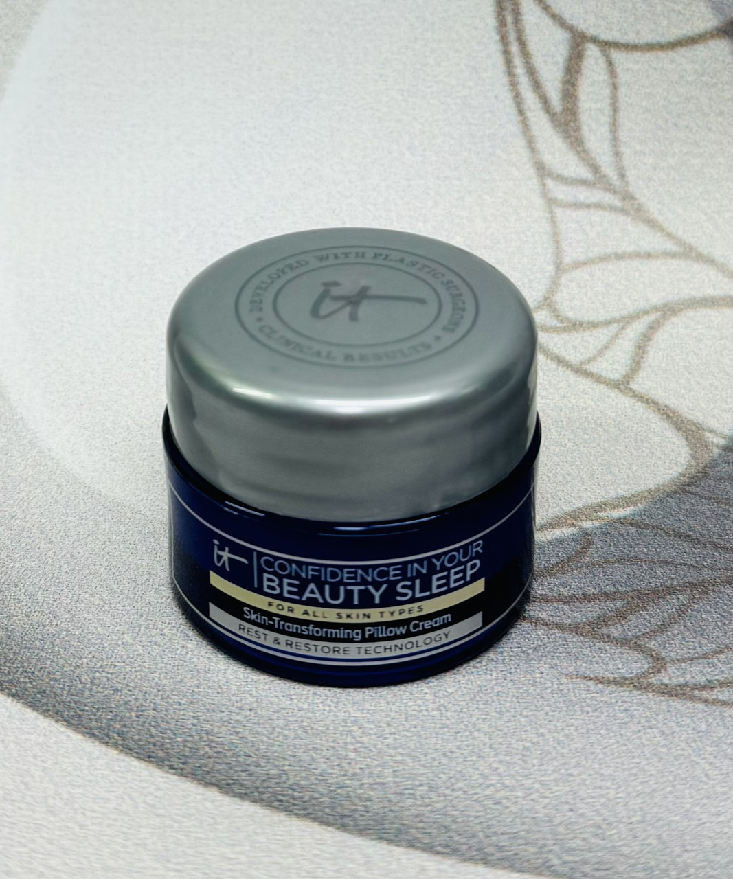 Нічний антивіковий крем для обличчя IT Cosmetics Confidence in Your Beauty Sleep