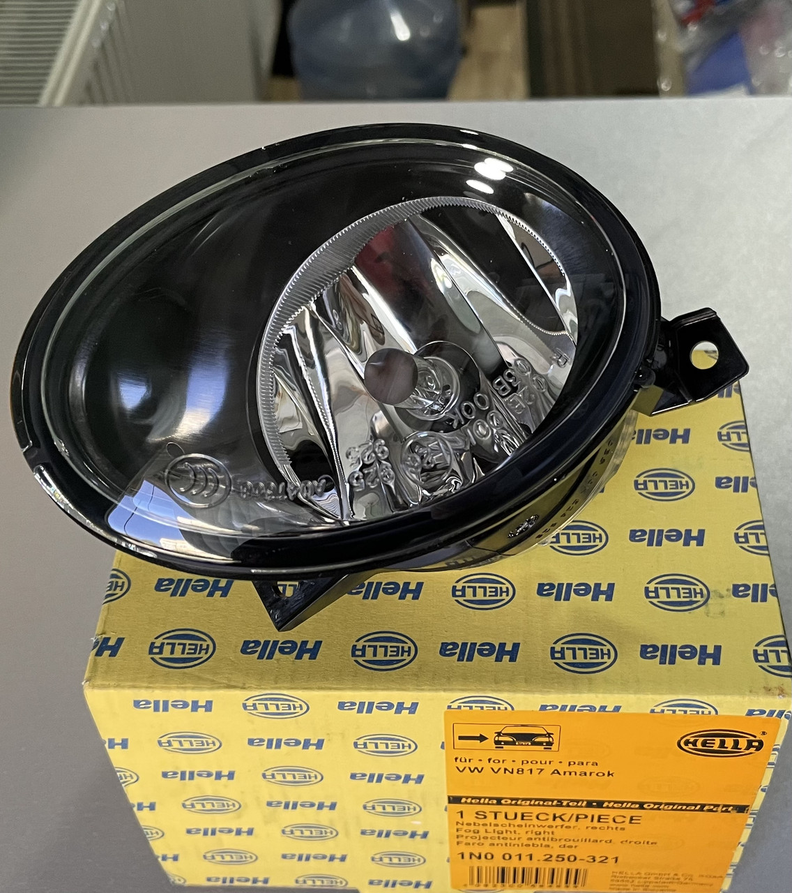 Протитуманна фара права Mercedes Sprinter 906 (2012-2018) - HELLA - (Оригінал) - Німеччина - 1N0011 250-321
