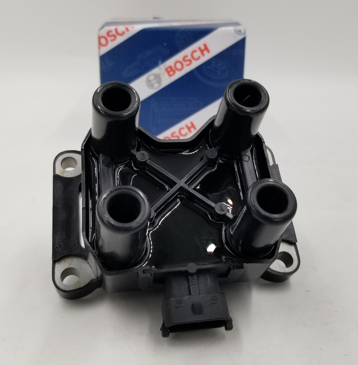 Катушка запалювання ВАЗ 2108-2115 (інжектор 8 клап.3 контакта) F000 ZSO 211 Bosch Німеччина