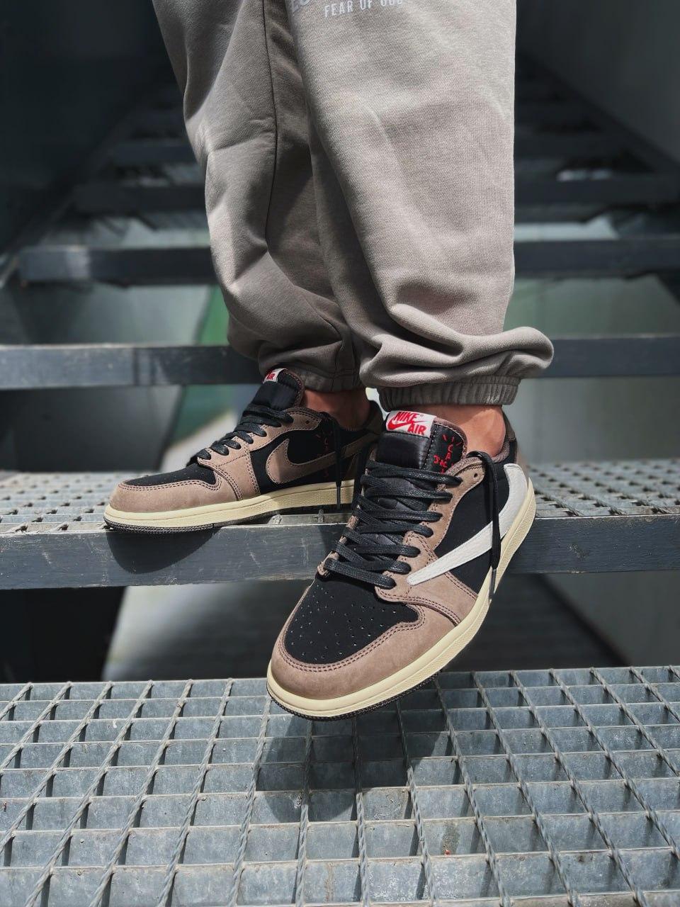 Кросівки чоловічі коричневі Jordan 1 Retro Low OG SP Travis Scott (15958)