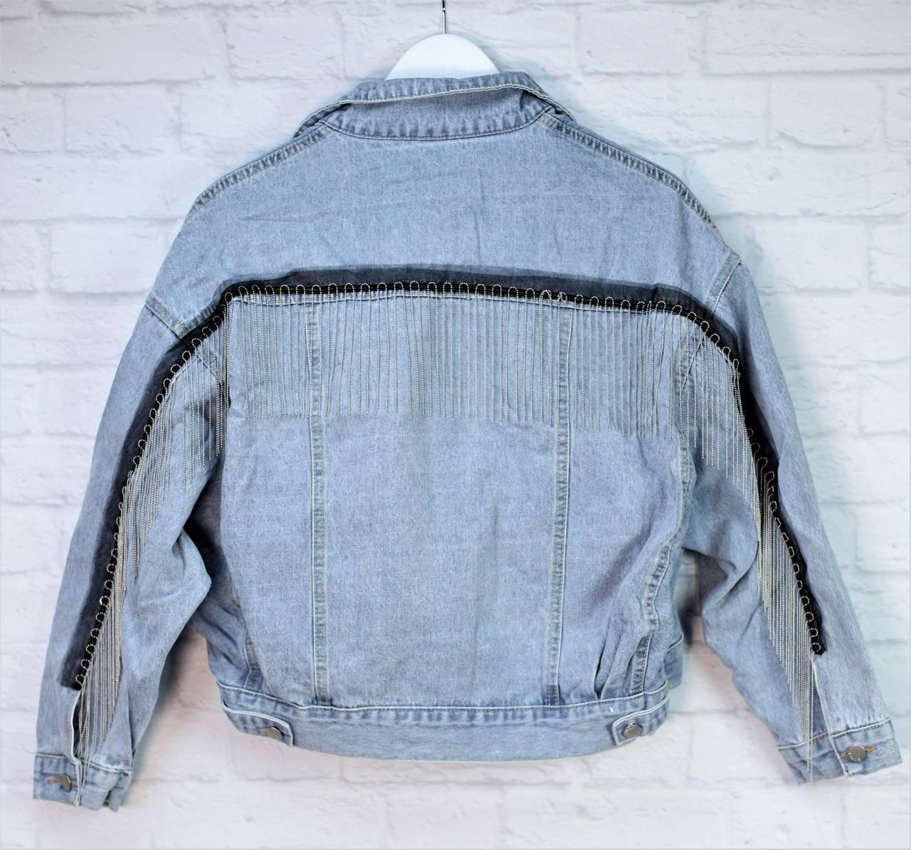 Джинсова куртка блакитна жіноча з бахромою ланцюжками, фото 1