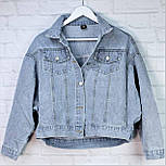 Джинсова куртка блакитна жіноча з бахромою ланцюжками, фото 3