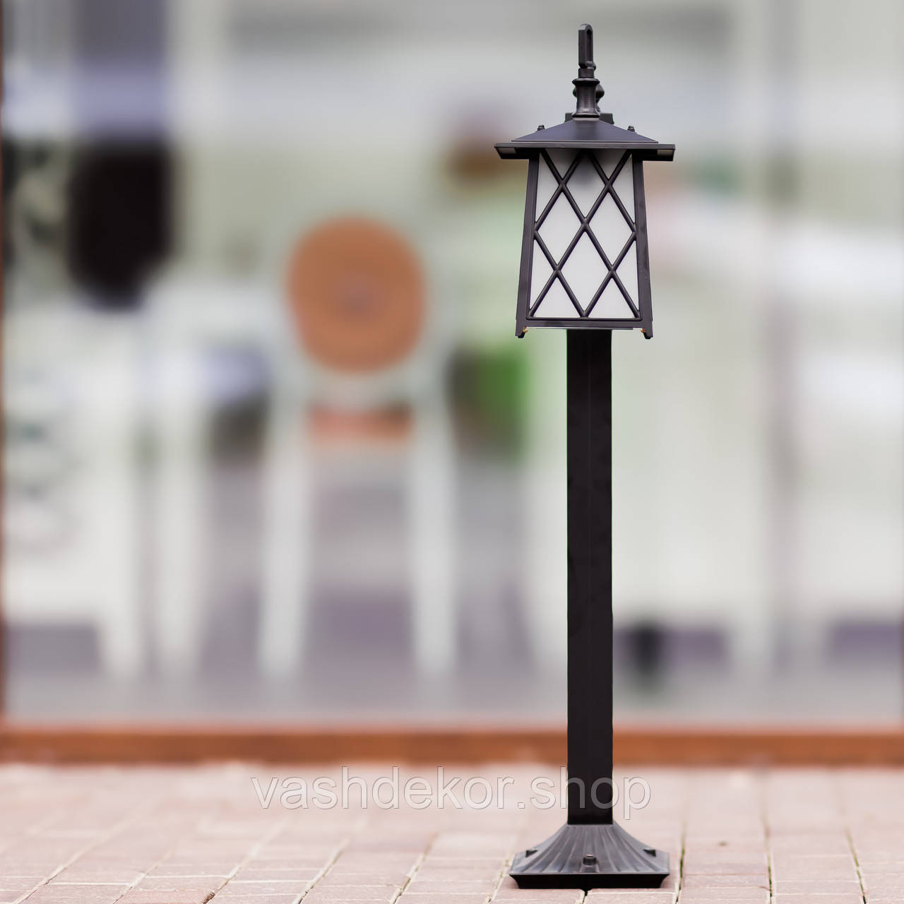 Уличный металлический фонарный столбик 1 плафон с решеткой Е27 черный 92х32 см - фото 1 - id-p2181613476