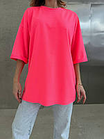 Женская ярка красивая оригинальная базовая футболка оверсайз ярко малинового цвета