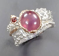 Яркое кольцо с натуральными розовыми рубинами