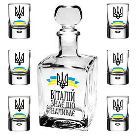 Подарунковий набір " Графин-куб 500 мл + 6 чарок - Віталій знає, що наливає"