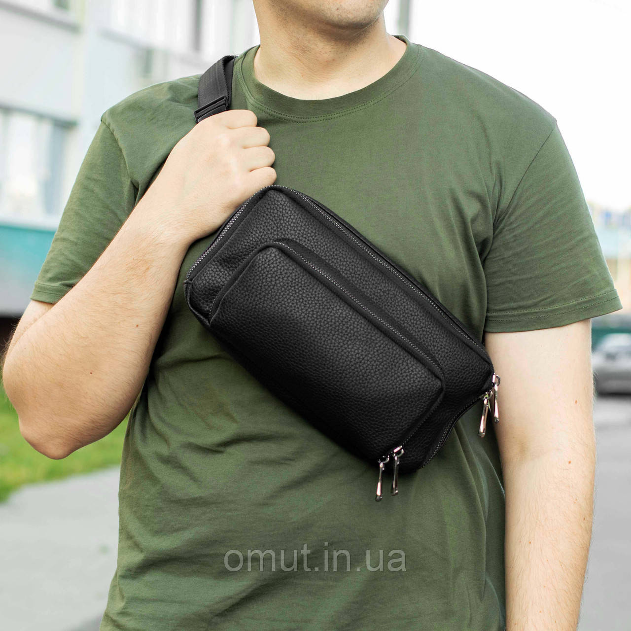 Бананка чоловіча чорна з екошкіри на кожен день нагрудна містка, фото 1